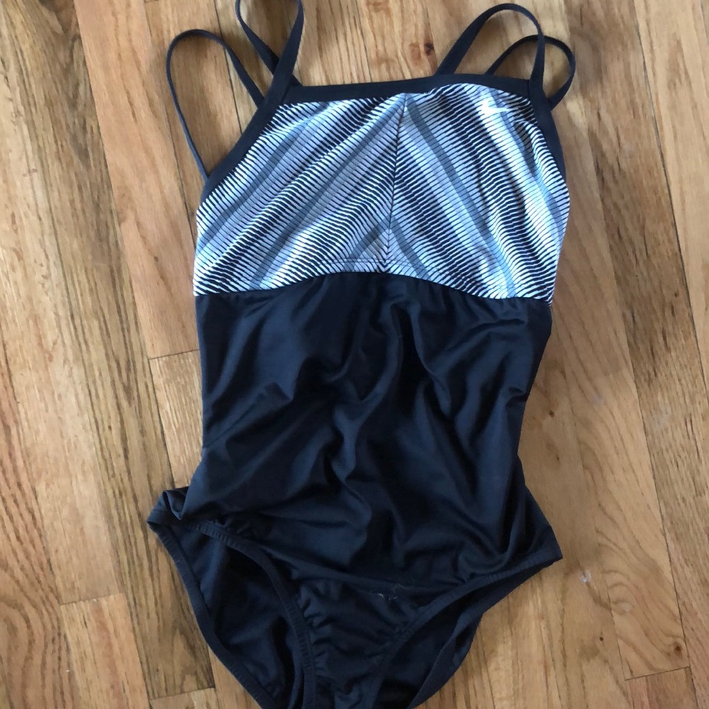 M Nike workout swimsuit never worn